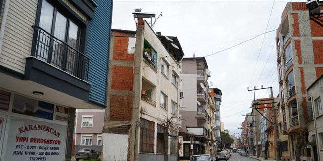 İki boyutlu gibi görünen ev dikkatleri çekiyor