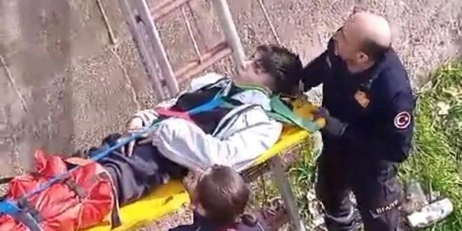 Ehliyetsiz sürücü dereye düştü