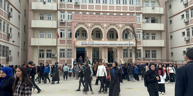 Adana'da lisede sınıfta çıkan yangın söndürüldü