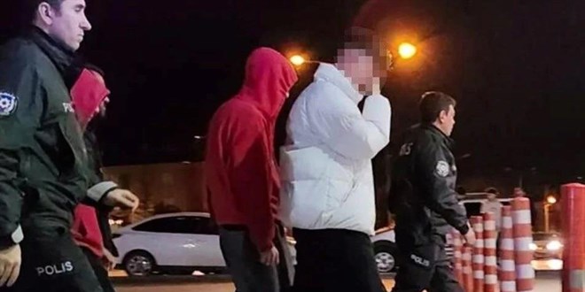 Bursa'da 3 çocuk eski polis memurunu bıçakla yaraladı