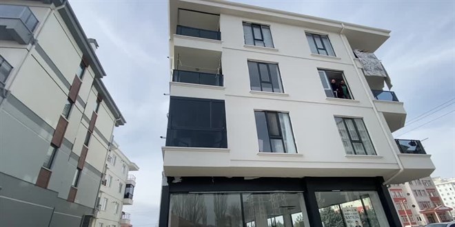 Aksaray'da cam balkon montaj yaparken den ii ld