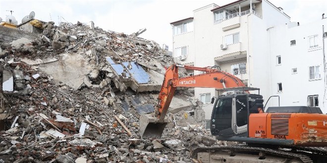 Depremde yıkılan 5 katlı binayı ruhsatsız yaptırdığını itiraf etti