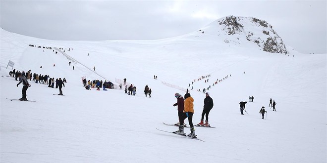 Kayak merkezlerinde en fazla kar kalınlığı Hakkari'de ölçüldü