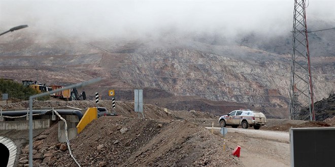 Erzincan'da kayıp işçileri arama çalışmaları sürüyor