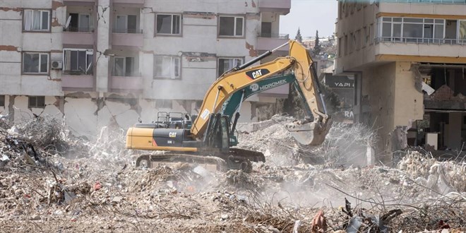 Ebrar Sitesi'nde eşini, annesini, iş yerini kaybeden genç kadın yeniden 'ayağa kalktı'