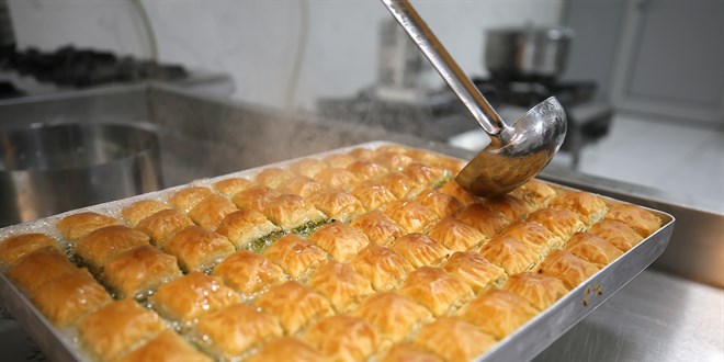 Liseli baklava üreticileri okula 1 yılda 4 milyon lira gelir sağladı