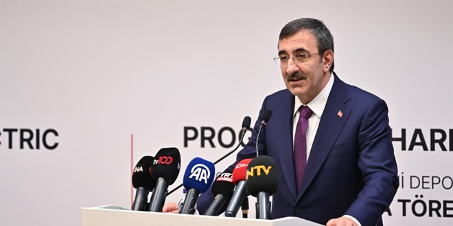 'Enerjide dışa bağımlılığımızı en alt düzeye çekme gayretindeyiz'
