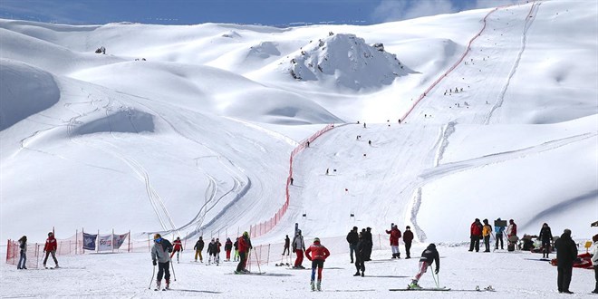 Kayak merkezlerinde son durum: Hakkari'de 168 santimetre ölçüldü