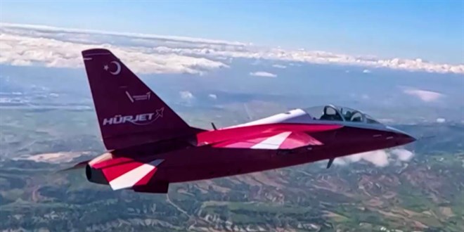 Yeni 'Türk Yıldızı' HÜRJET 43 başarılı uçuş yaptı