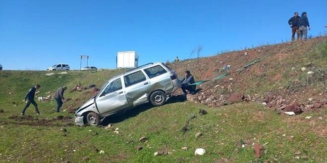 Diyarbakır'da otomobil şarampole devrildi: 4'ü çocuk 6 yaralı