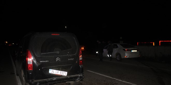Samsun'da 3 aracın karıştığı kazada 4 kişi yaralandı