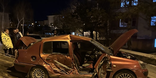 Erzurum'da 4 aracın karıştığı kazada 1 kişi öldü, 2 kişi yaralandı