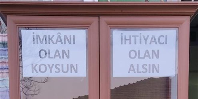 Cadde esnafından örnek davranış; İmkanı olan koysun, ihtiyacı olan alsın