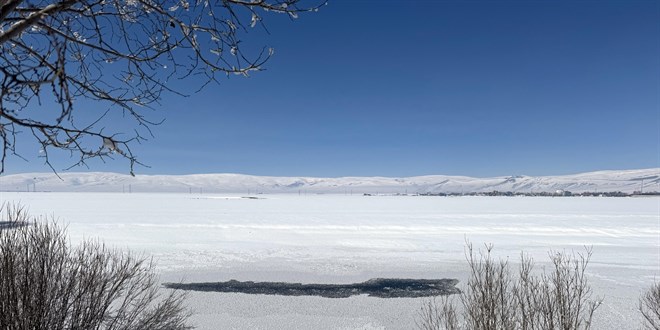 Ardahan buz kesti: Termometreler eksi 34 dereceyi grd