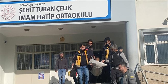 Ortaokul öğrencisi okulda bıçaklandı