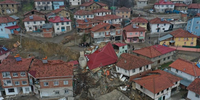 Tokat'ta 900 nüfuslu köy ikiye bölündü