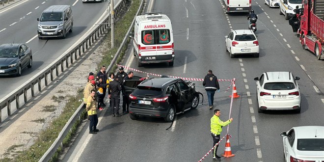 Büyükçekmece'de tıra çarpan cipin sürücüsü hayatını kaybetti