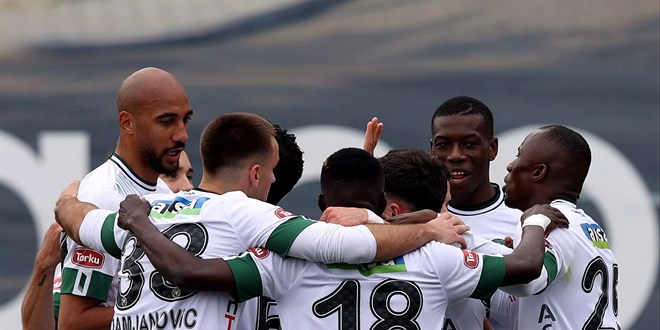 Konyaspor, İstanbul'dan 3 puanla ayrıldı!