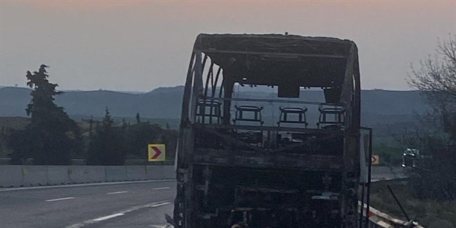 Adana'da yolcu otobüsünde çıkan yangın söndürüldü