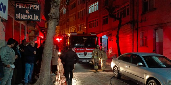 İstanbul Fatih'te 5 katlı binada yangın