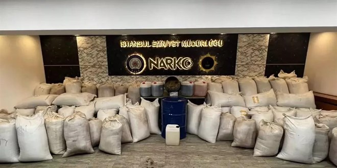 stanbul'da 4 ton 604 kilogram metamfetamin ele geirildi