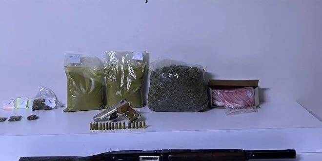 Sokak satıcısının üzerinden 2 kilo 568 gram uyuşturucu çıktı