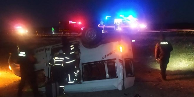 Konya'da devrilen minibüsteki 6 kişi yaralandı