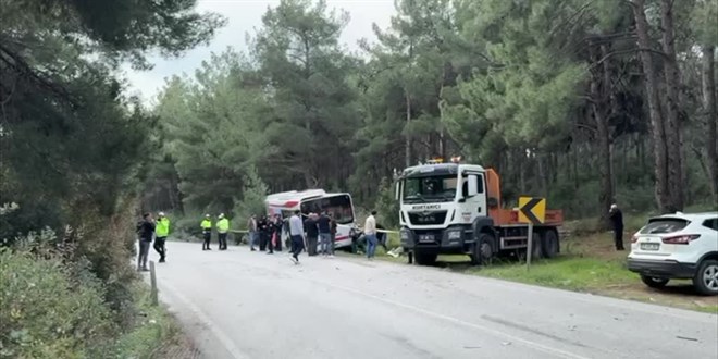 İzmir'de tırla çarpışan belediye otobüsündeki 1 yolcu öldü, 4 kişi yaralandı