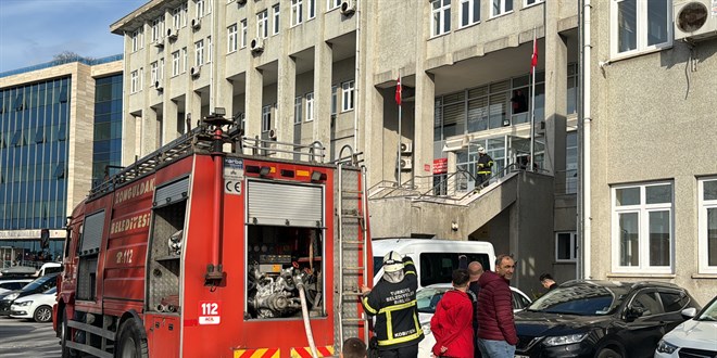 Adliye binasının arşiv bölümünde çıkan yangın söndürüldü