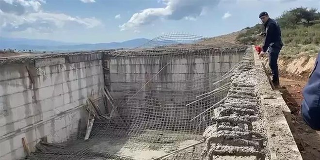 İnşası süren deprem konutlarında iskele çöktü; 4 işçi yaralı