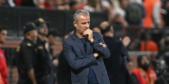 İsmail Kartal'a yabancı cisim atıldı!