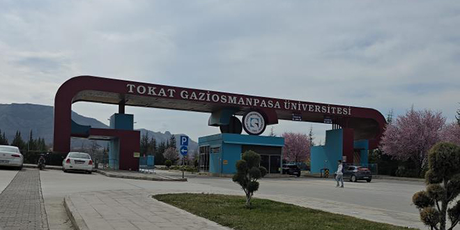 Üniversitede 'cuma namazına giden sekretere soruşturma açıldı' iddiası