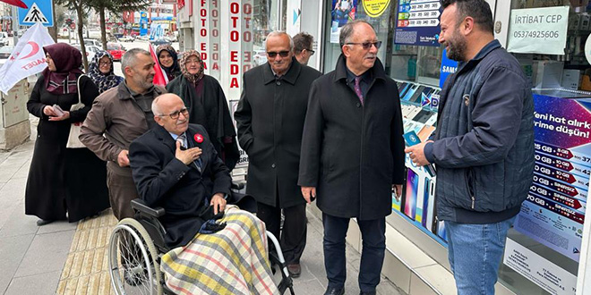 Devrilen ağaç altında kalan başkan adayı çalışmalarına başladı
