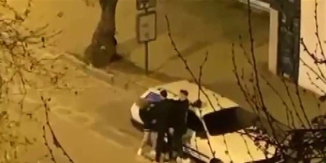 İzmir'de sokak ortasında kadına şiddet