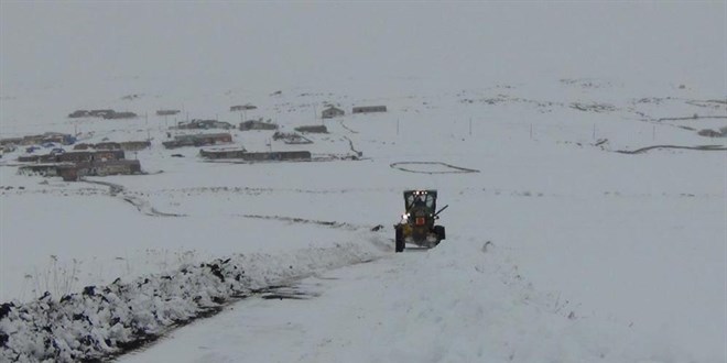 Kars'ta 'mart' karı: 47 yol ulaşıma kapandı