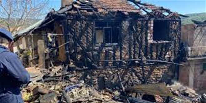 Uşak'ta ağılda çıkan yangında 60 küçükbaş hayvan telef oldu