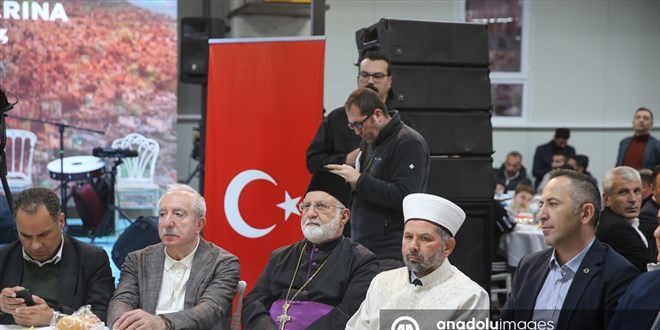 Mardin'de farklı inanç gruplarının temsilcileri iftarda buluştu