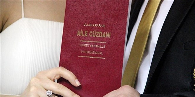 Yeni evlenenler kimliğini değiştirmeden oy kullanabilecek mi?