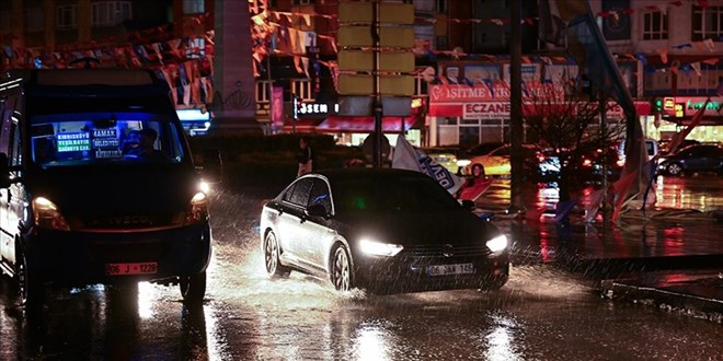 Başkentte sağanak hayatı olumsuz etkiledi