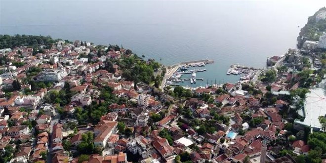 Geceleri nüfusu on binleri geçen mahallede 83 seçmen oy kullanacak