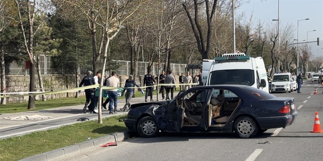 Kayseri'de otomobil ile motosiklet arpt: 1 l, 3 yaral