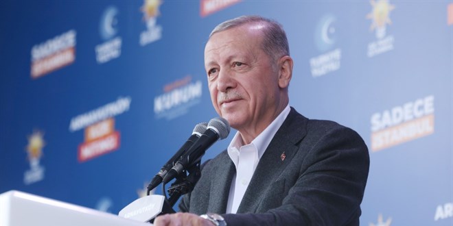 Erdoğan gençlerle buluştu: Ahmet Kaya şarkısını dinlerken duygulandı