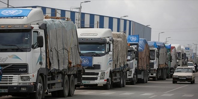 Filistin Kızılayı: Gazze'nin kuzeyine 10 TIR giriş yaptı