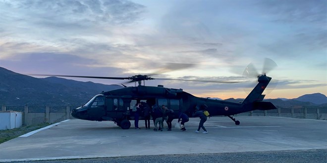 Diyarbakır'da oy pusulaları bazı yerleşim yerlerine askeri helikopterle taşındı
