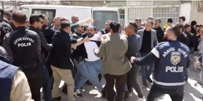 Şırnak'ta 'taşıma seçmen' iddiası gerginliğe neden oldu!
