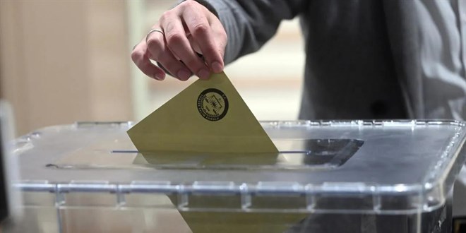 Mersin'de oy kullanırken kalp krizi geçiren kişi öldü