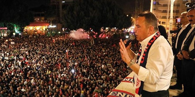 Muhittin Böcek: Halkıma hesap vererek geldim bu günlere
