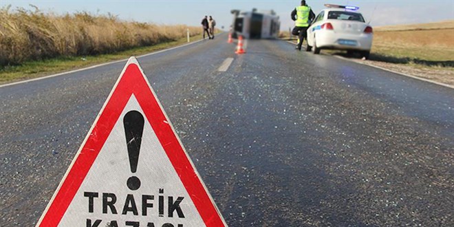 Çankırı'da otomobil şarampole devrildi: 1 ölü, 3 yaralı