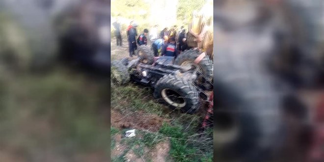 Denizli'de devrilen traktörün sürücüsü öldü