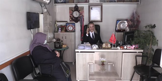 Van'ın ilk kadın muhtarı, dört dönemdir mührü kimseye kaptırmıyor
